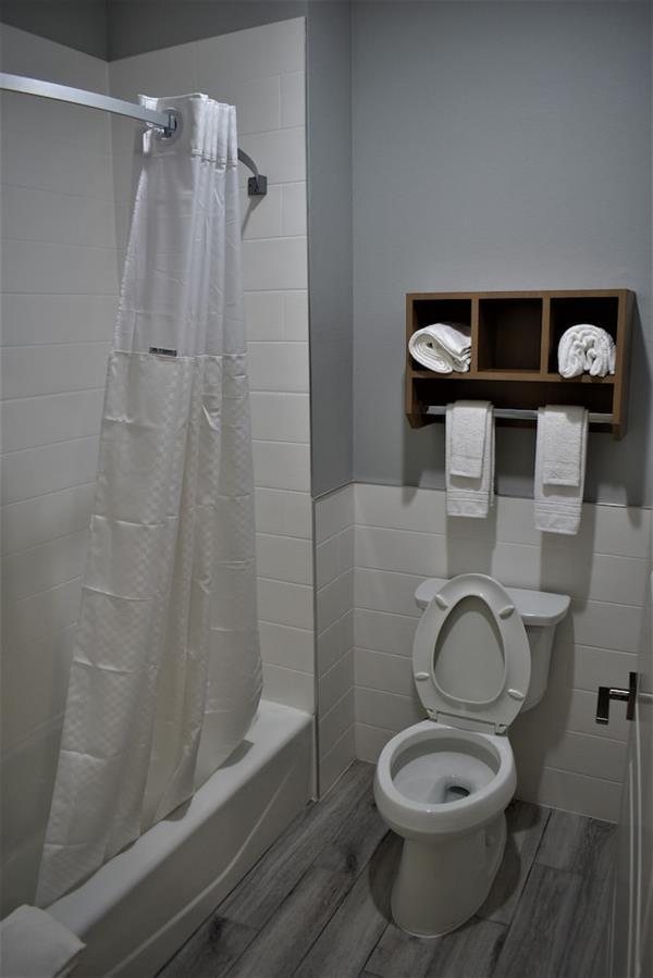 Days & By Wyndham Downtown/university Of 3*