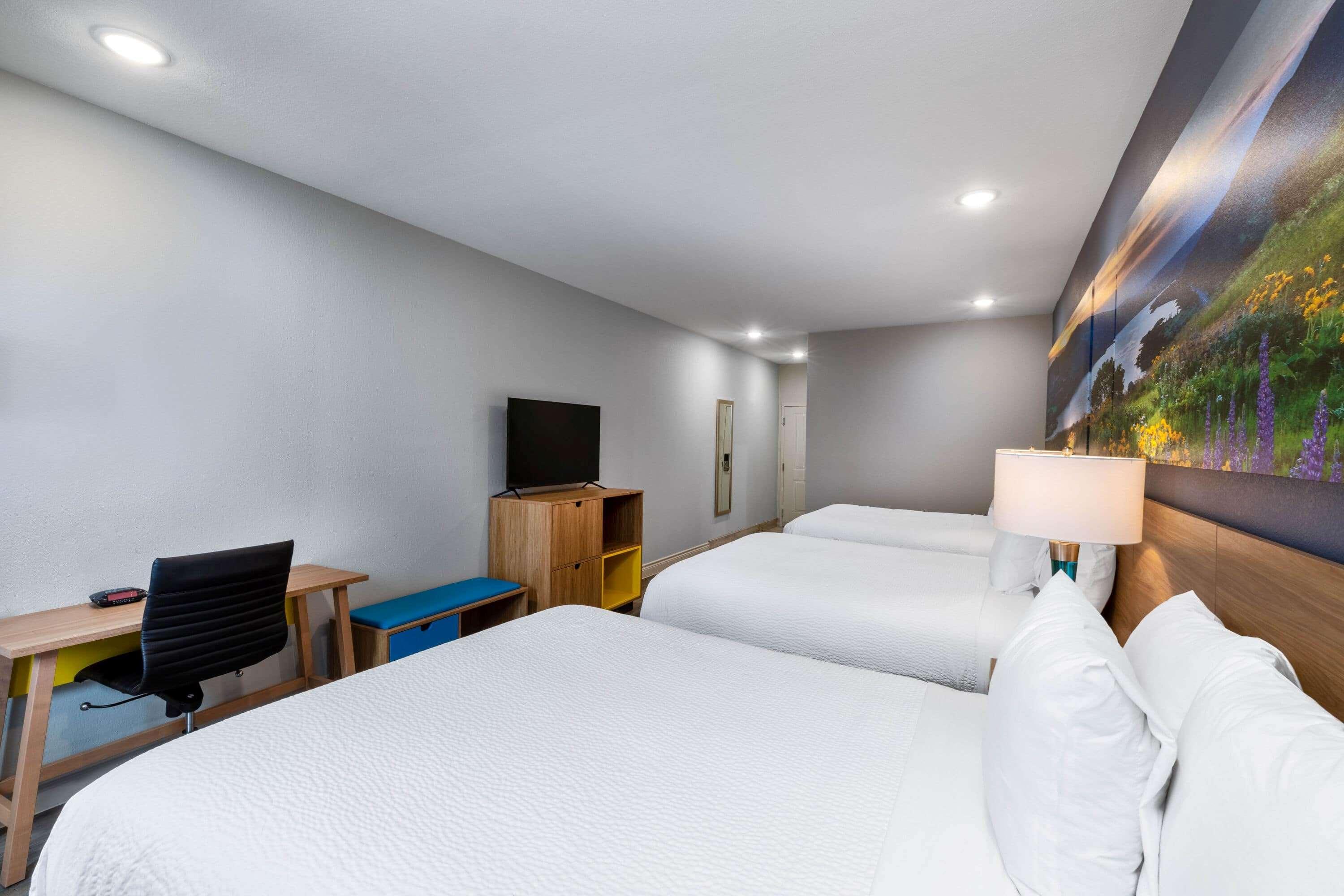 Days & By Wyndham Downtown/university Of Hotel